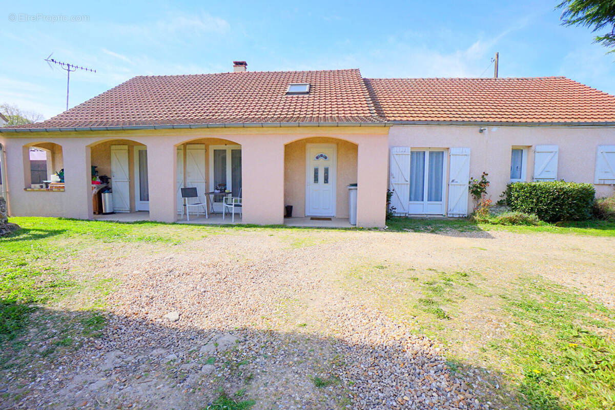 Maison à EPONE