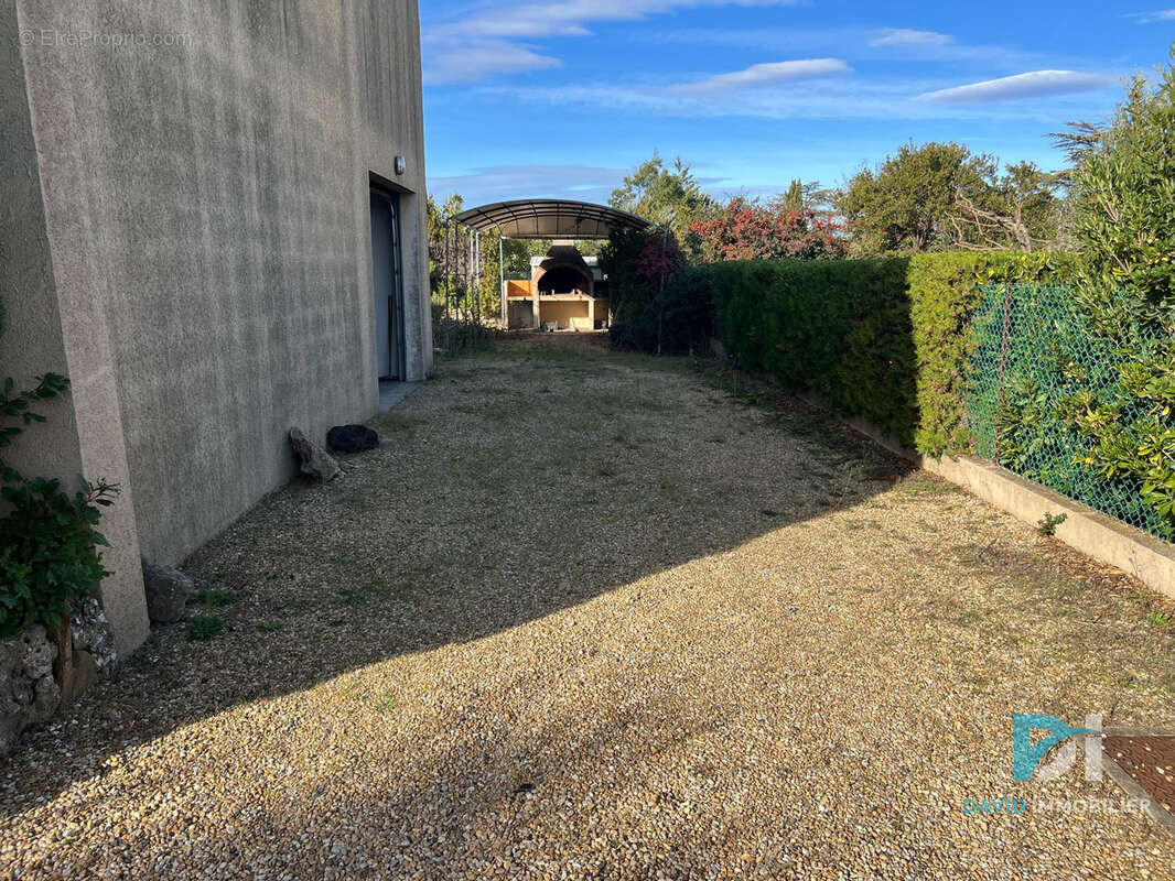 Bassan : grande villa de 233 m2 sur terrain de 1082 m2 en cours de rénovation - photo 18