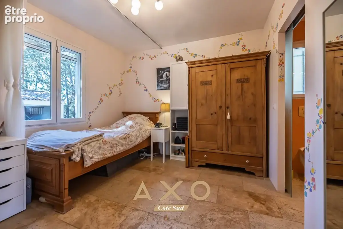 Jouques - villa t8 - plain-pied - studio indépendant - piscine - jacuzzi - 3 garages - 1 hectare - 1 029 000  - photo 7