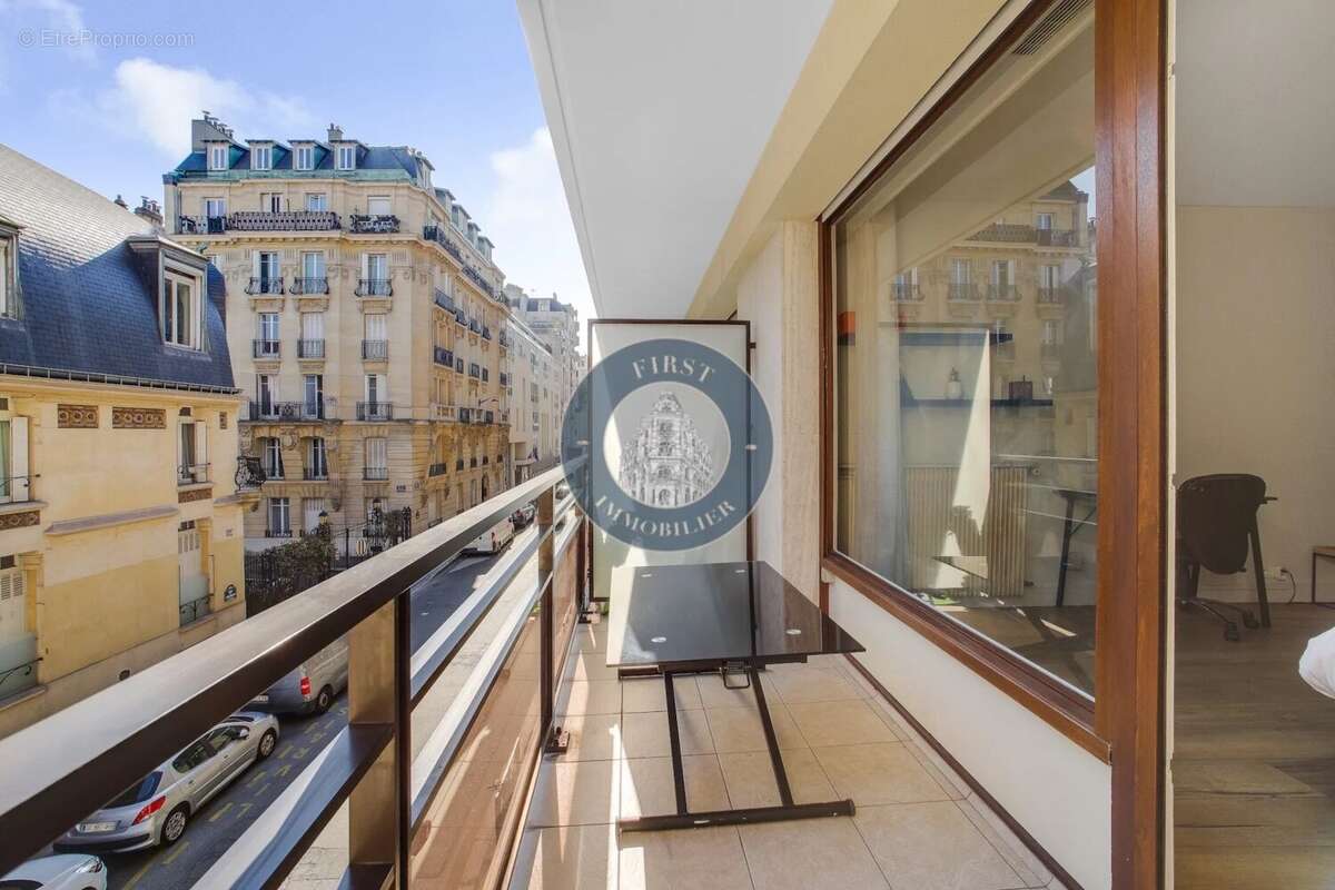 Appartement à PARIS-16E