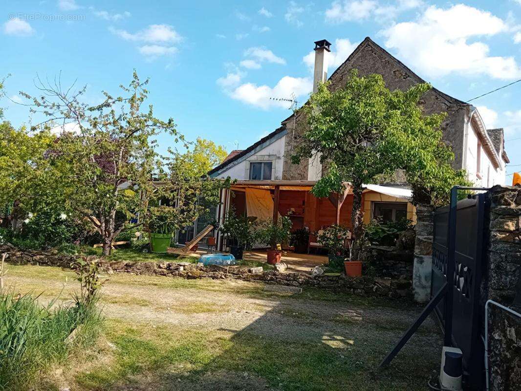 Immeuble 9 pièces  2 maisons - photo 2