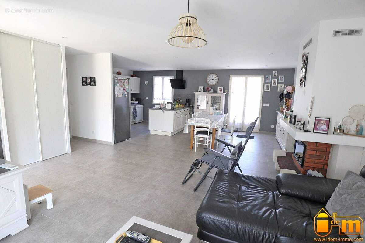 Maison à MEREVILLE