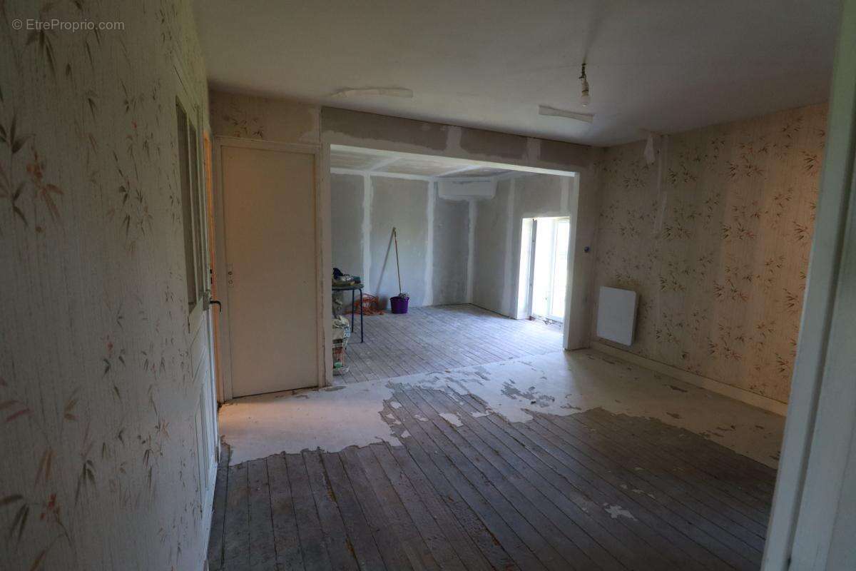 Charmante maison de caractère sur plus de 7000 m2 de terrain - photo 13