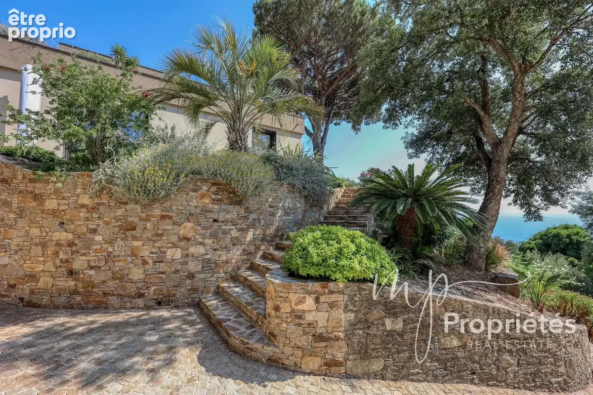 Rayol-Canadel-sur-Mer – Villa contemporaine d’exception vendue entièrement meublée –  six suites raffinées. Vue panoramique sur  - photo 68