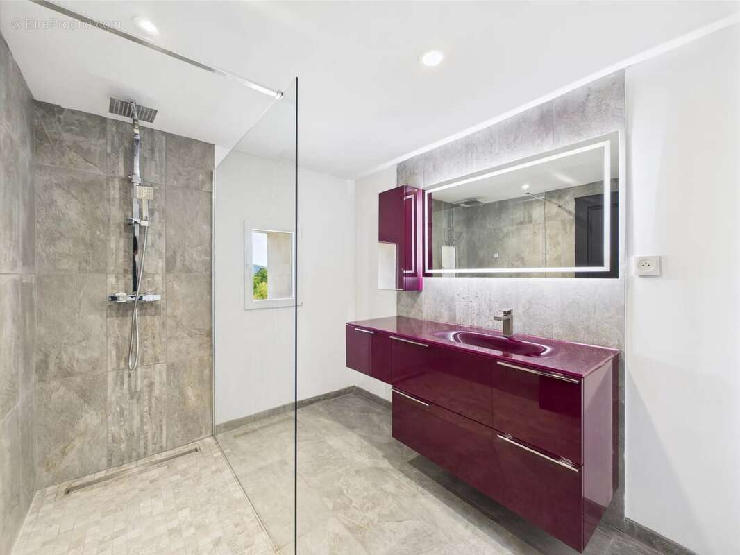 Maison à DUN-LES-PLACES