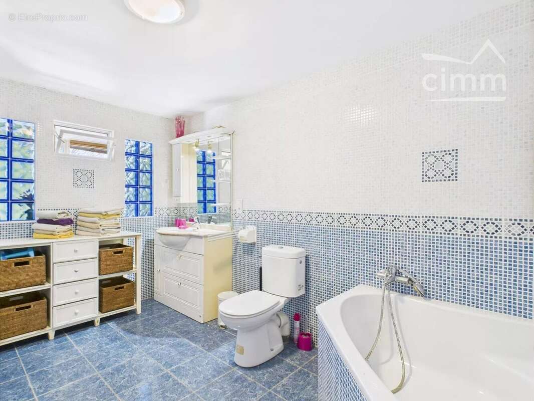 Maison à MOLIERES-SUR-CEZE