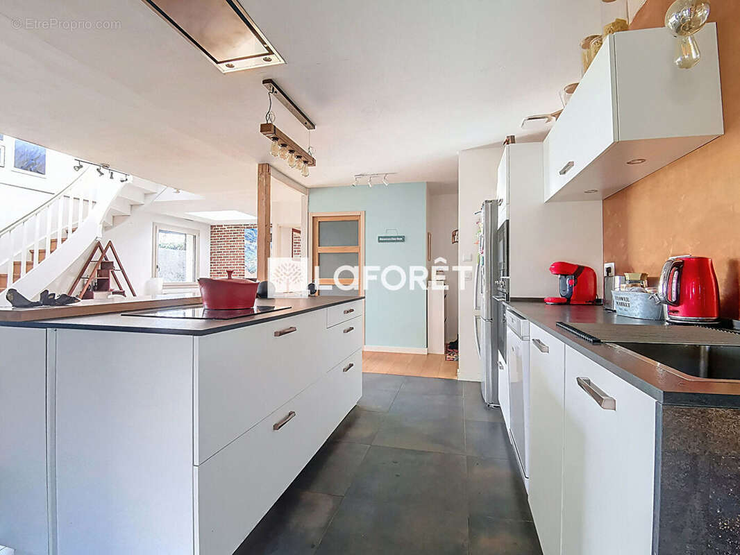 Massieux, beaux volumes et vue dégagée - photo 8