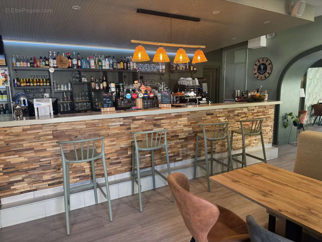 Autre à LA ROCHE-CHALAIS