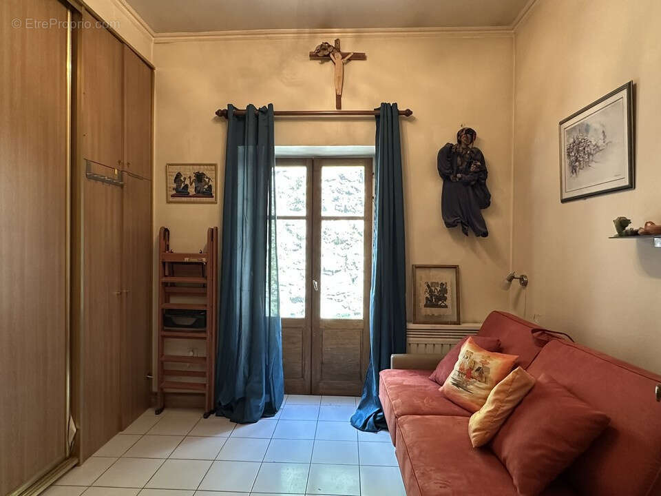 À vendre, moitié droite d’une magnifique maison de maître avec garage et jardin - photo 18