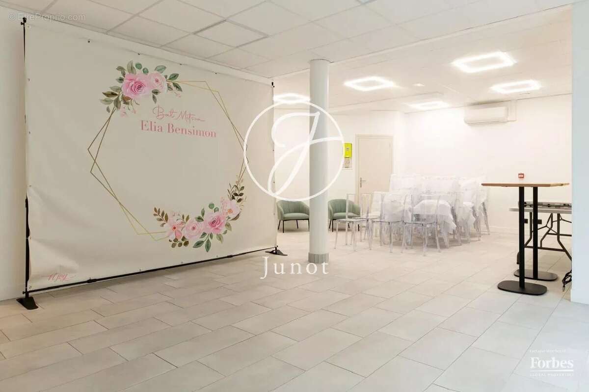 Paris 17e – PARC MONCEAU – Bureau à vendre – 7 pièces - 430m² Carrez. - photo 3