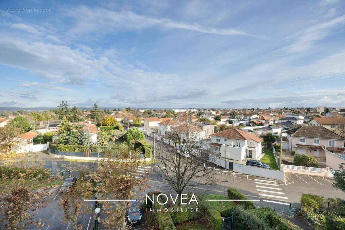 Appartement à MEYZIEU