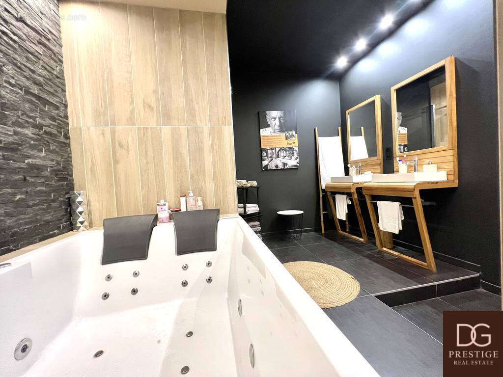 Appartement à VALLAURIS