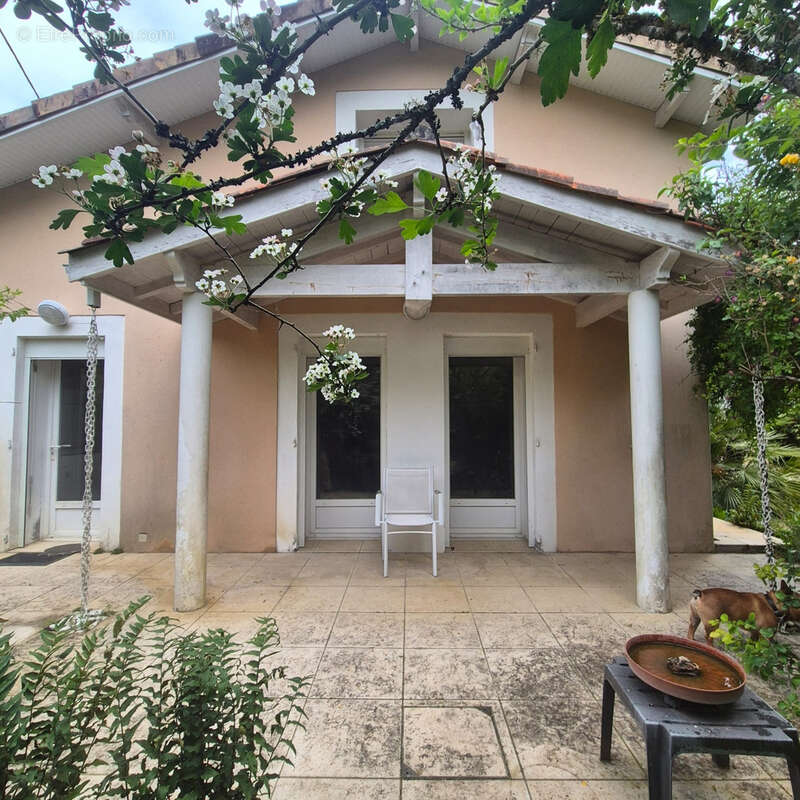Maison à LEOGNAN