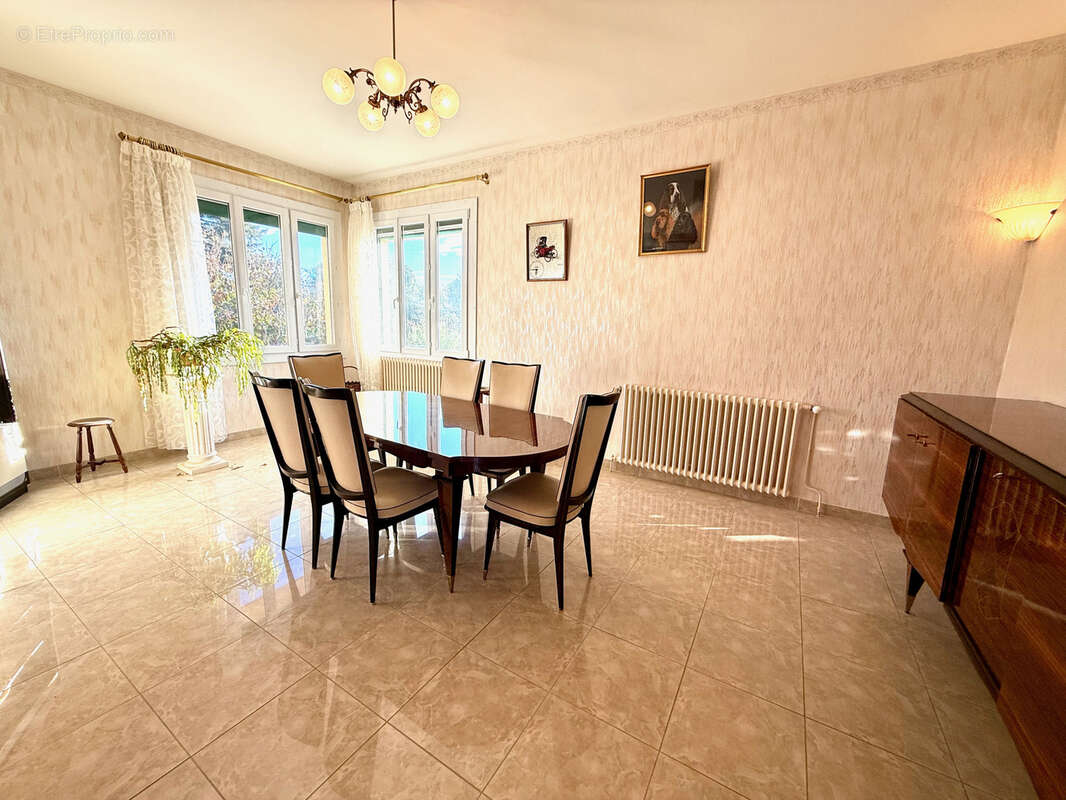 Maison à SUZE-LA-ROUSSE