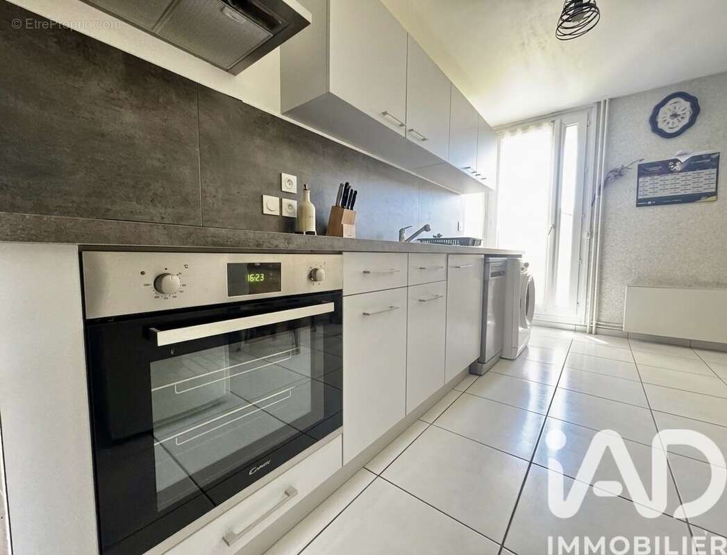 Photo 2 - Appartement à UNIEUX