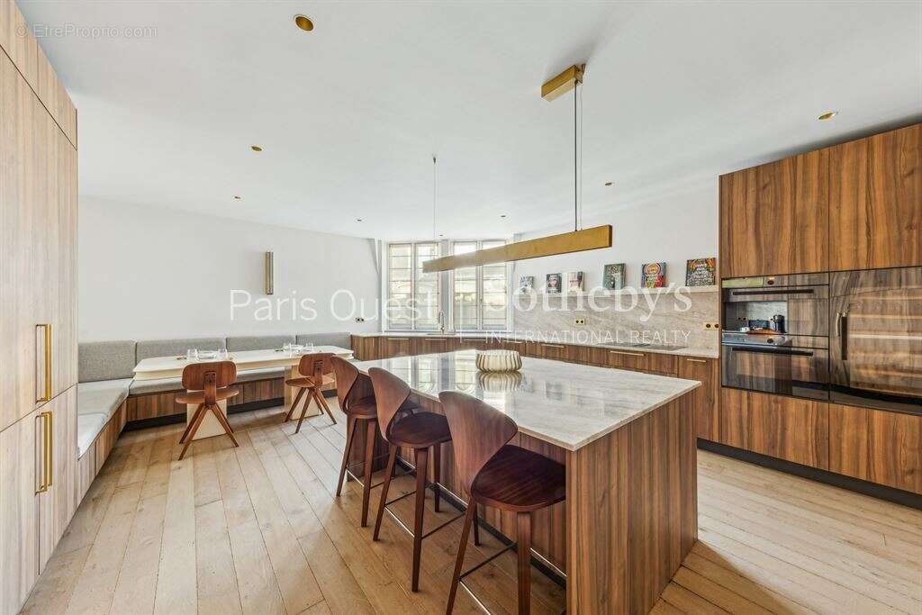 Appartement à PARIS-8E