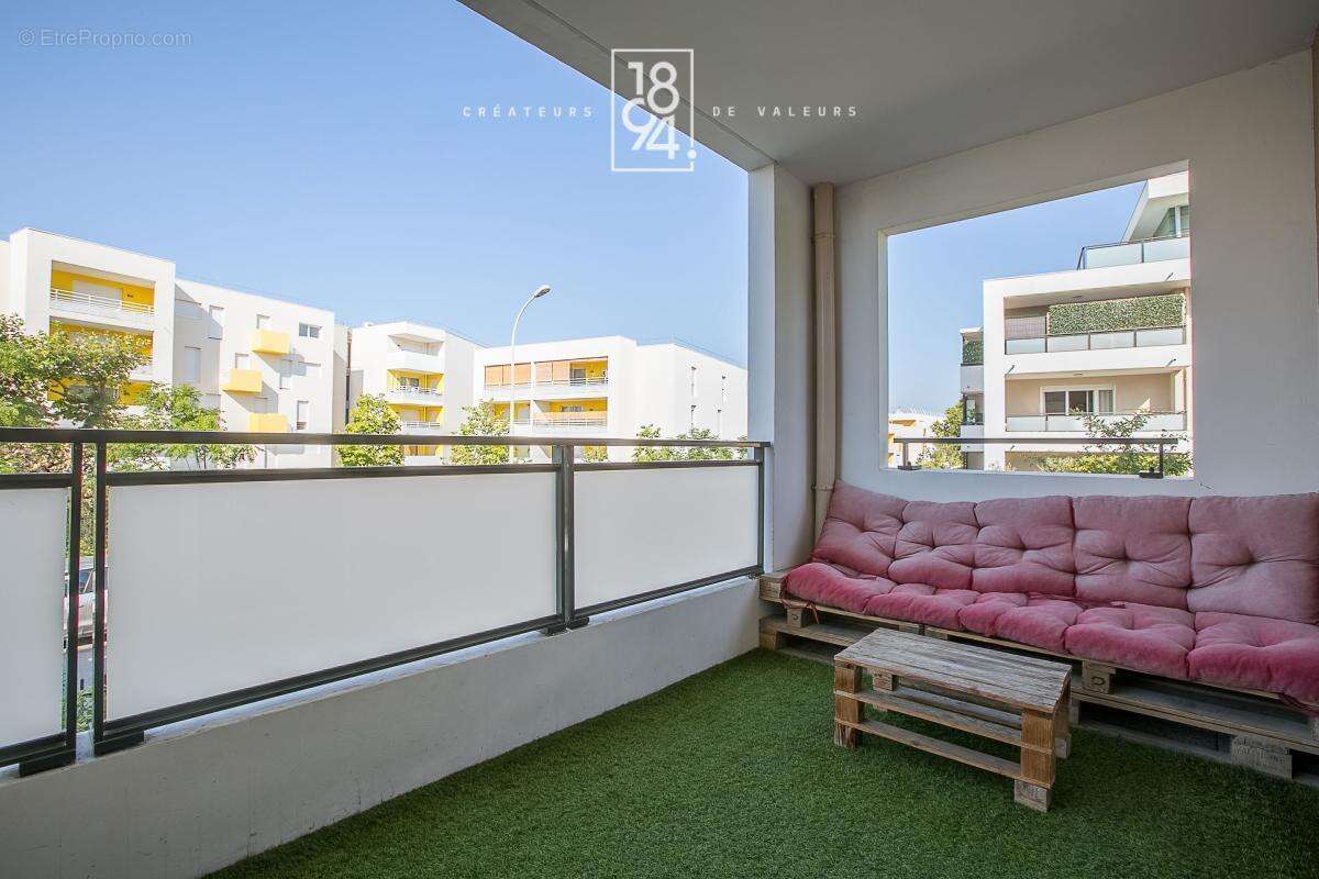 Appartement T3 À Vendre Marseille 13013  Chateaux-Gombert  64m²  Terrasse expo Sud  Stationnement privatif  Climatisé - photo 2