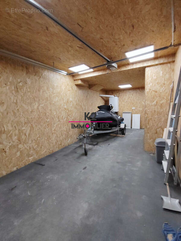 Garage 1 - Appartement à LE TEIL