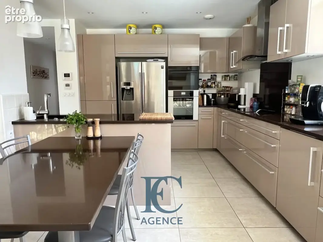Propriété de 224 m2 au centre-ville - photo 3