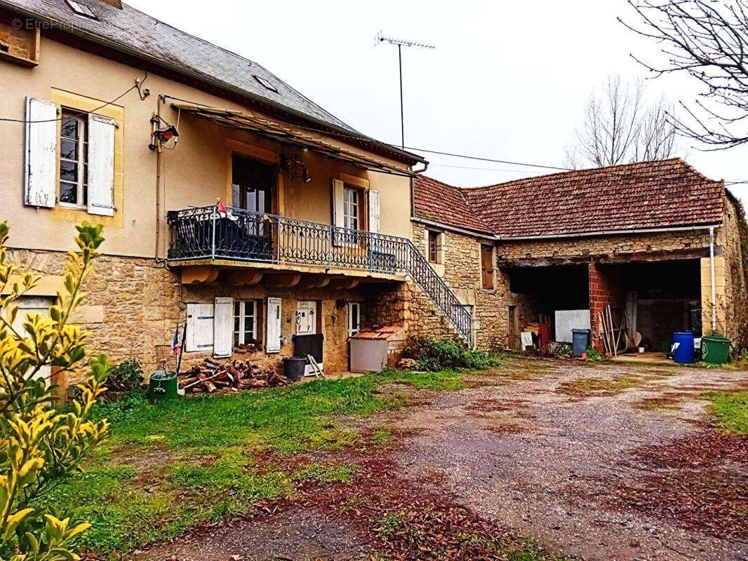 Corps de ferme 280 m2 maison et granges - photo 3