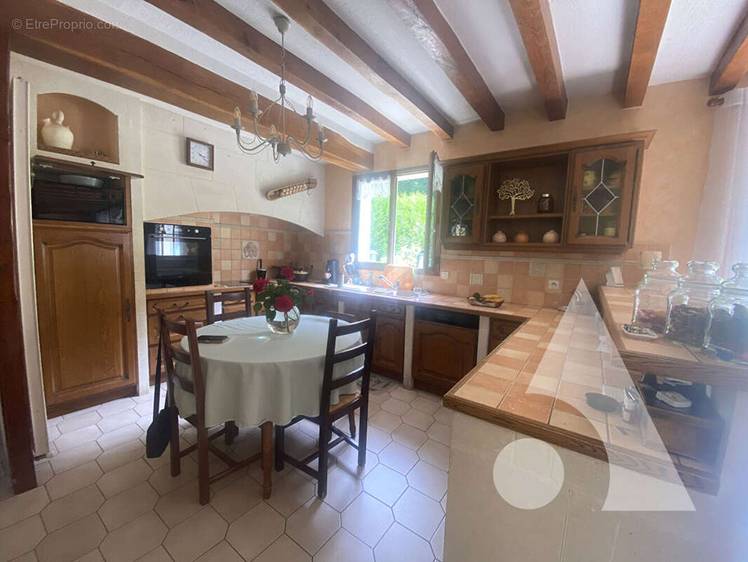 Maison en pierres dans la valle de l'automne / 6 chambres / sous sol total - photo 4