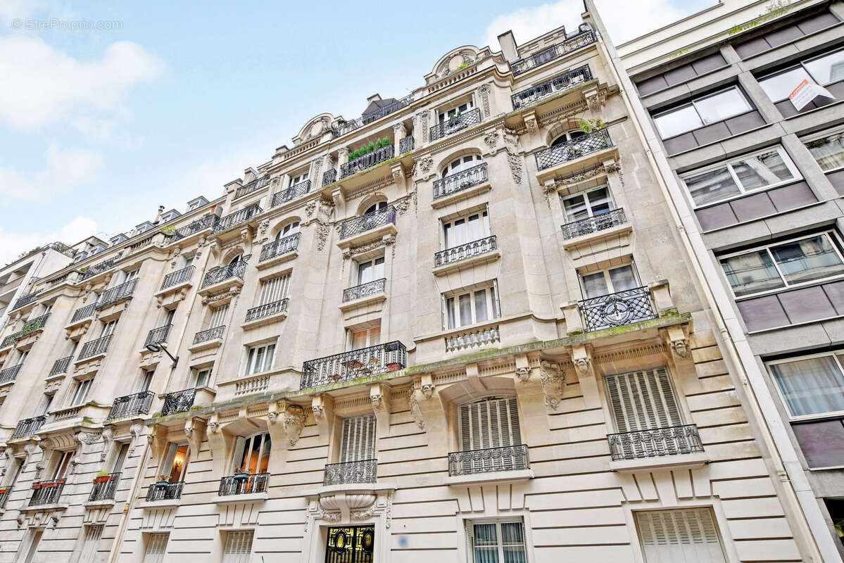 Appartement à PARIS-16E