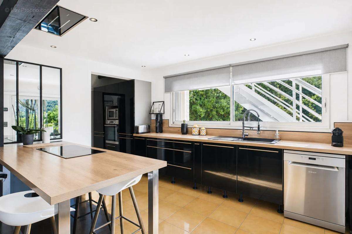 Vente de cette unique propriété de 12 pièces, 288 m², située à Amélie-les-Bains-Palalda - photo 2