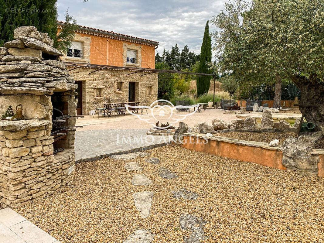 Maison à L&#039;ISLE-SUR-LA-SORGUE