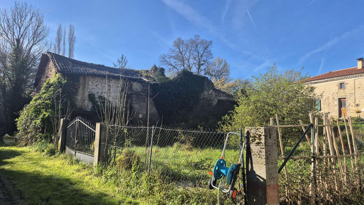 Maison 85 m² à Bussiere-Poitevine  - photo 4