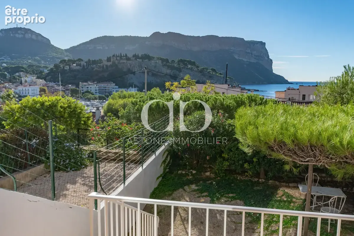 Cassis / appartement avec terrasse et jardin a proximite immediate du port - photo 1