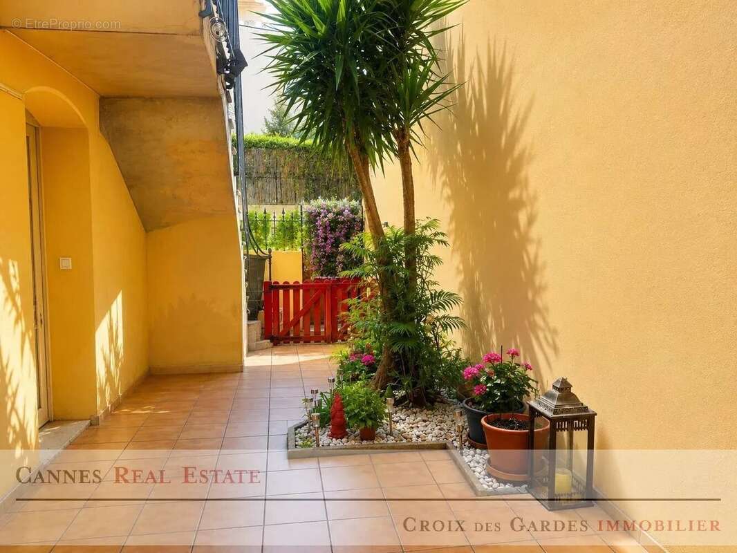 Cannes Centre - Opportunité Investisseur : 4 pièces avec cour privative de 50 m², faibles charges - photo 6