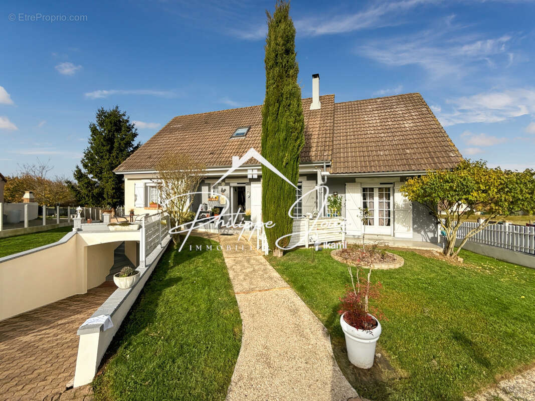 Maison à THORIGNY-SUR-OREUSE