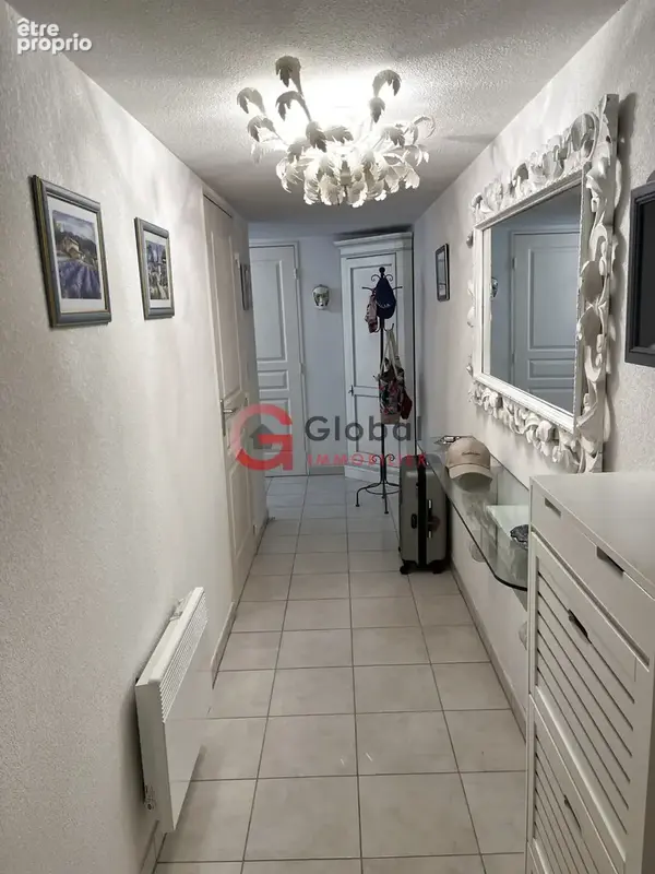 Menton - Appartement traversant 3 pièces avec terrasse plein sud, quartier Vielle Ville à deux pas des plages - photo 2