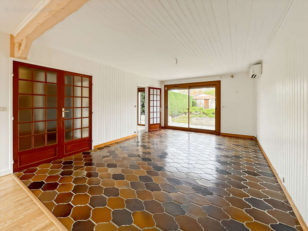 Maison à VAUX-LE-PENIL