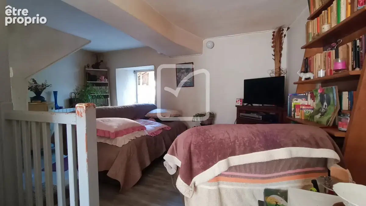 Deux maisons (une louée) et dépendances. - photo 22