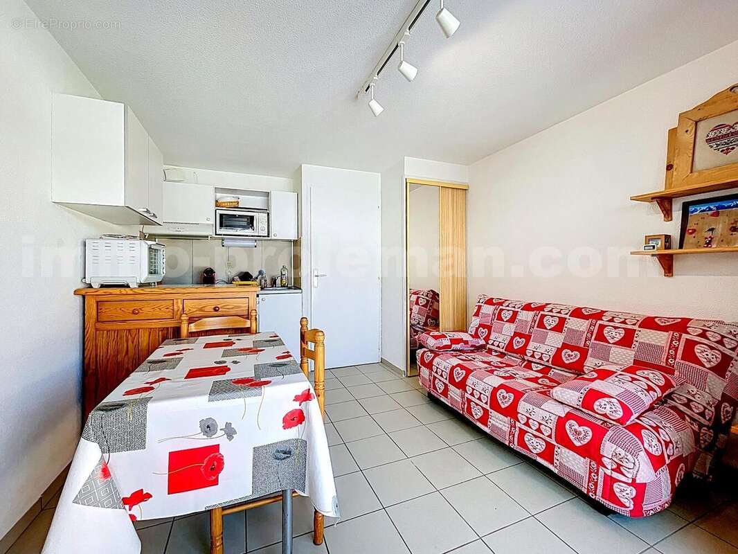 Studio_praz_sur_arly_proche_Genève_Suisse_investissement_Séjour_cuisine - Appartement à PRAZ-SUR-ARLY