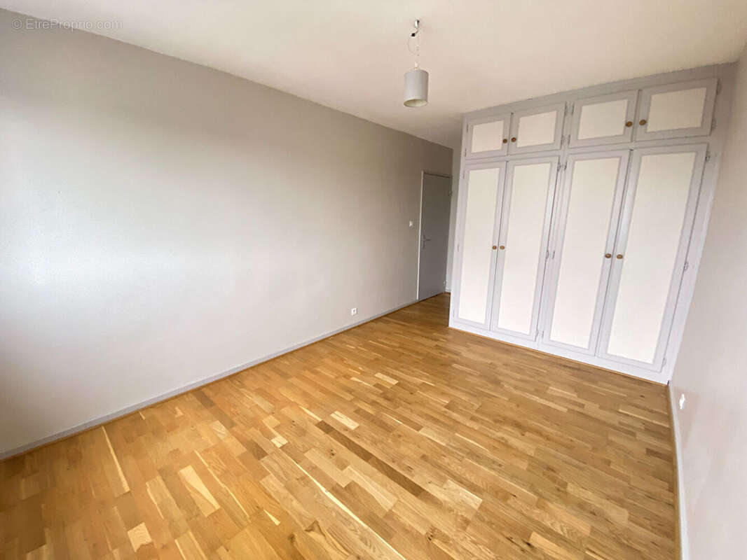 Charmant appartement 2 pièces à vendre à Mulhouse, dernier étage avec balcon , garage et cave - photo 5