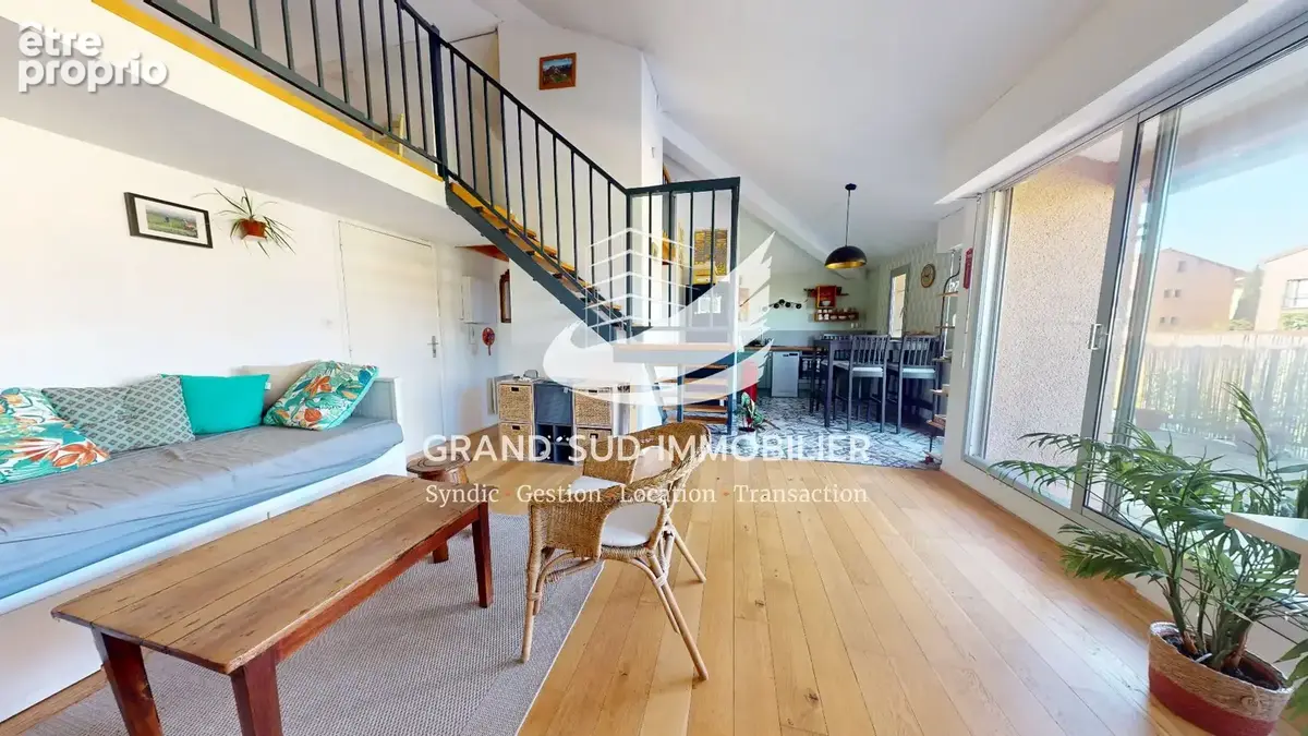 Appartement T2 bis en duplex avec terrasse et parking - photo 3