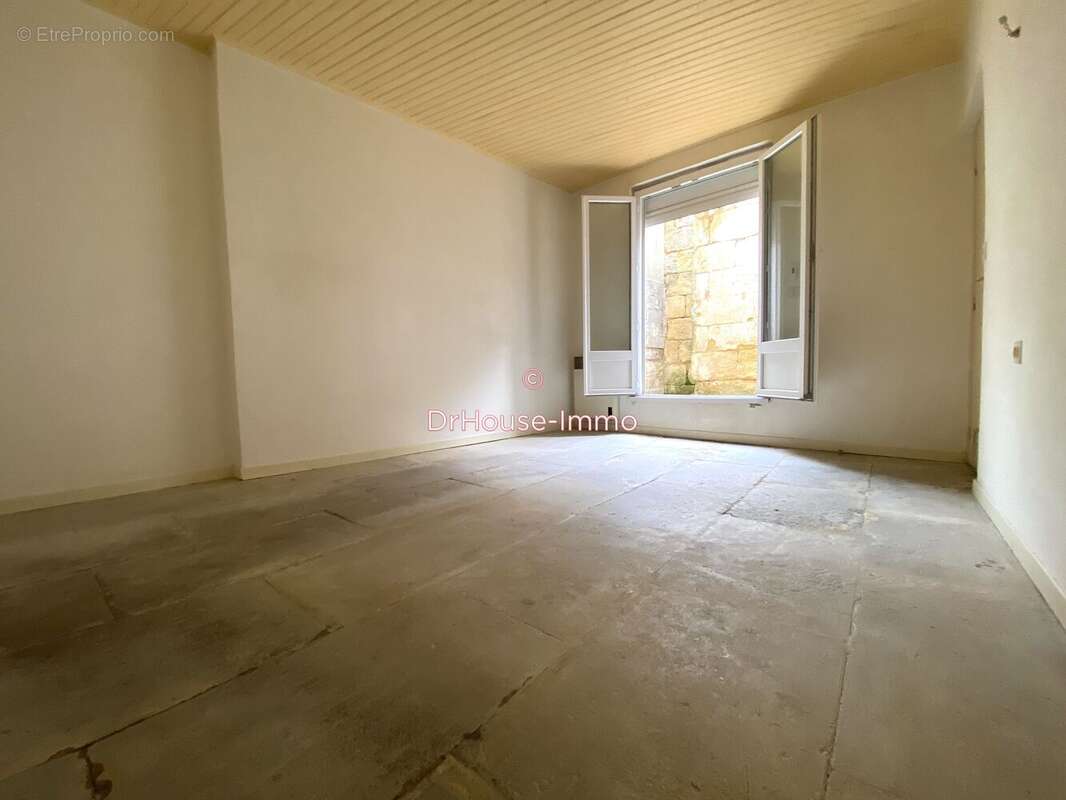 Maison à SAINT-LAURENT-D'AIGOUZE