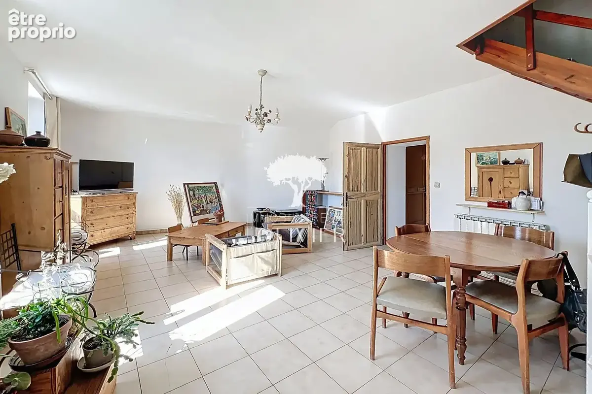Appartement 4 pièces 100 m² à vendre à Apt (84400) - photo 2