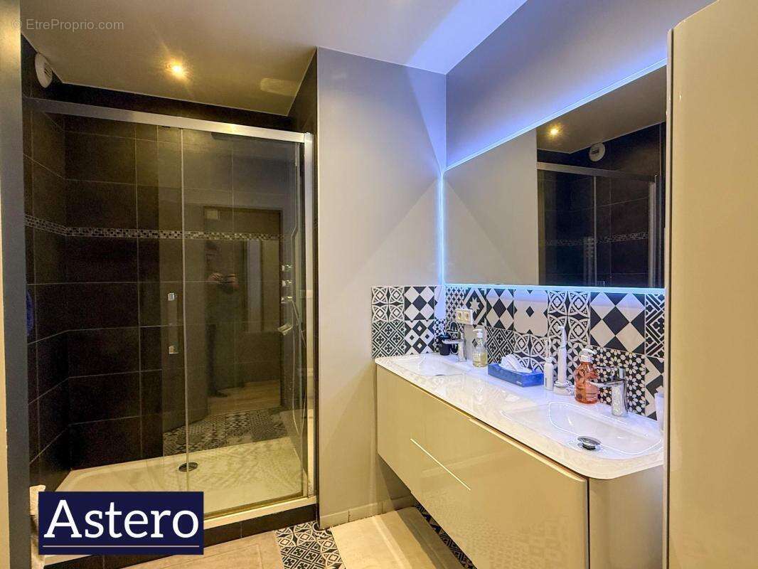 Appartement à COURBEVOIE