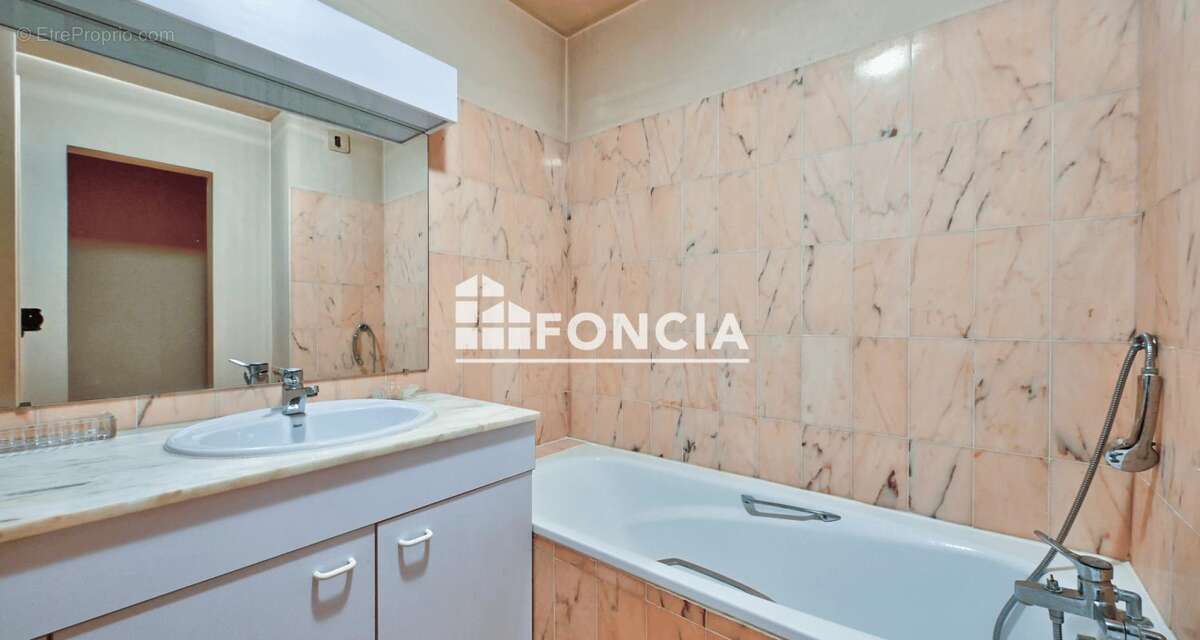 Appartement à PARIS-7E