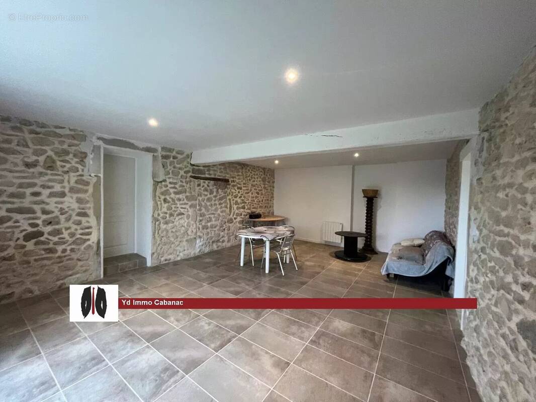 Maison à PUJOLS-SUR-CIRON