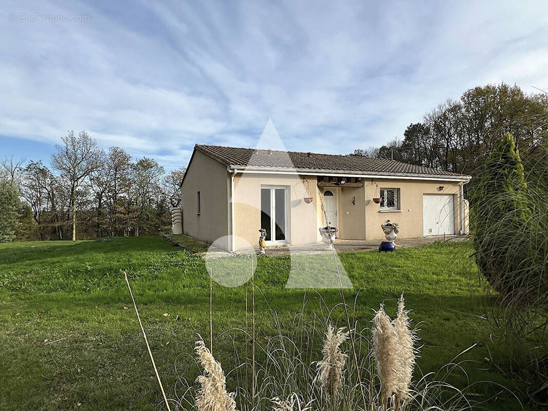 Maison à COUTRAS
