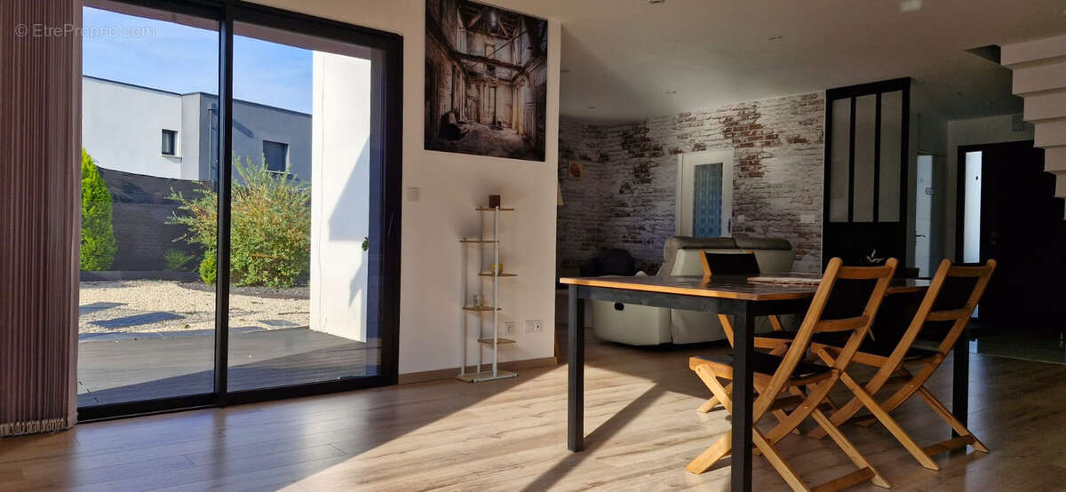 Maison à MONTREUIL-JUIGNE