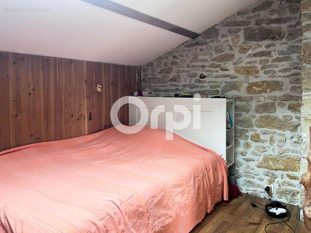 Maison à SAINT-LAURENT-DE-LA-PREE