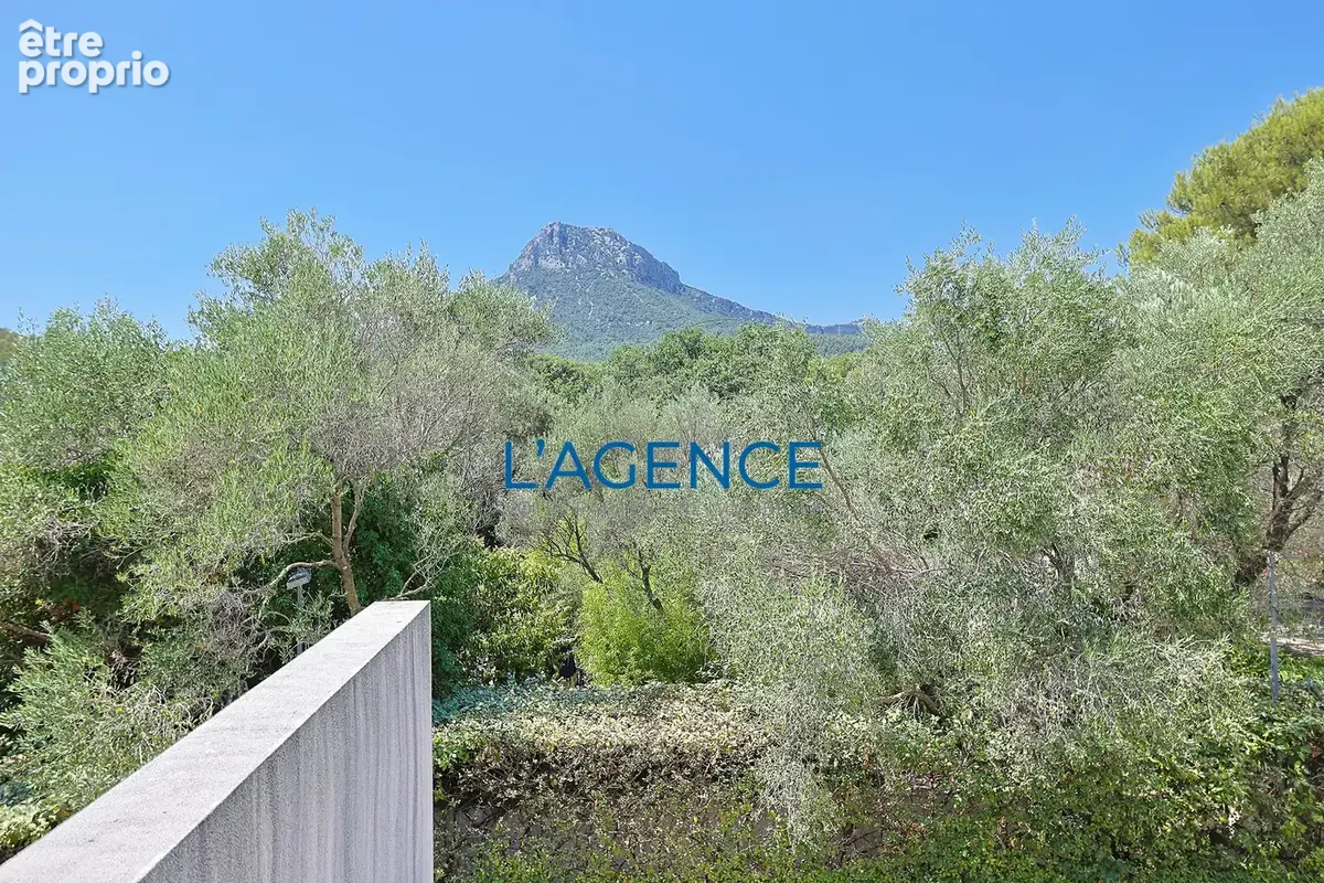 Villa d'architecte de 163 m2 exposée au Sud, avec piscine et terrain arboré, sans vis à vis - photo 16