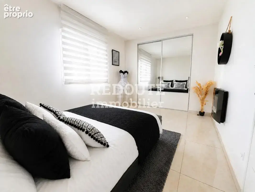 A VENDRE - Maison de 163m2 de plain-pied - FERE-CHAMPENOISE - photo 3