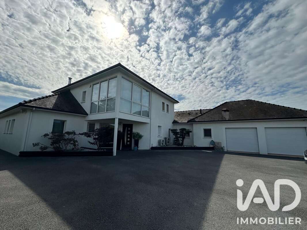 Maison 226 m² à Benejacq  - photo 3