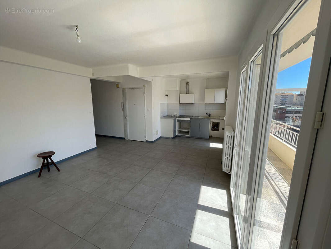 Appartement Toulon est  Aguillon 4 pièce(s) 78 m2 avec deux balcons de 11 et 9m2 et parking collectif - photo 2
